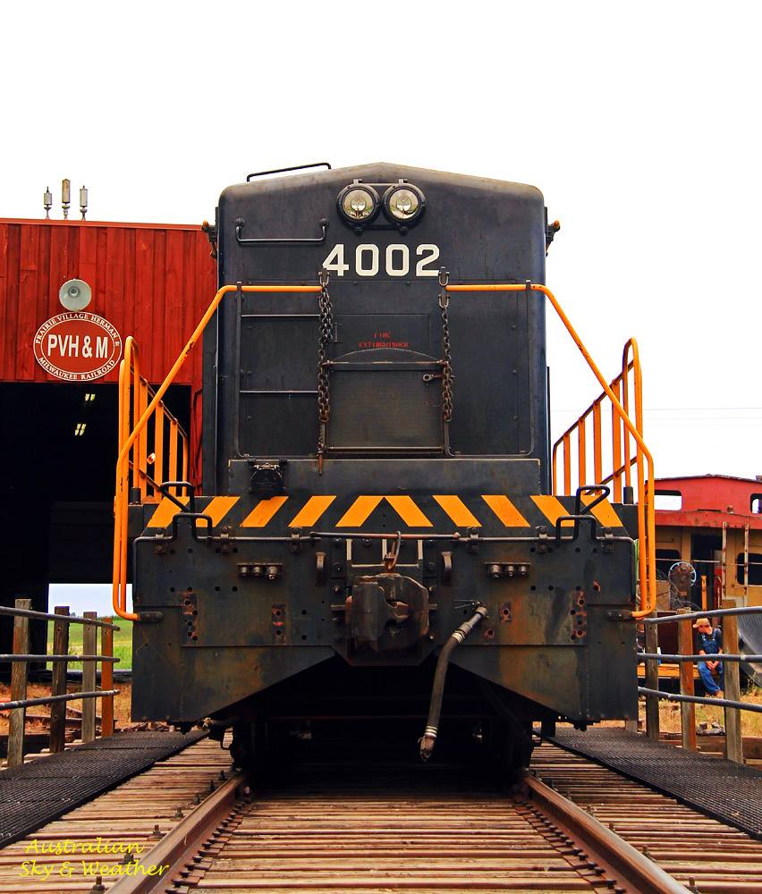 Locomotive 4002 from the front